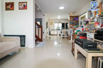 *****บ้านแฝดมือสอง ม.ชวนชื่นกรีนพาร์ค คู้บอน เนื้อที่กว้างขวางมากถึง 37.1 ตร.ว. ฟังก์ชัน 3 ห้องนอน 2 ห้องน้ำ จอดรถได้ 2 คัน บ้านสวย พร้อมเข้าอยู่ได้ทันที! ตั้งบนทำเลแห่งการเดินทาง ใกล้รถไฟฟ้าสายสีชมพู "สถานีคู้บอน" จุดขึ้นทางด่วน "รามอินทรา-เอกมัย" และแฟชั่นไอส์แลนด์